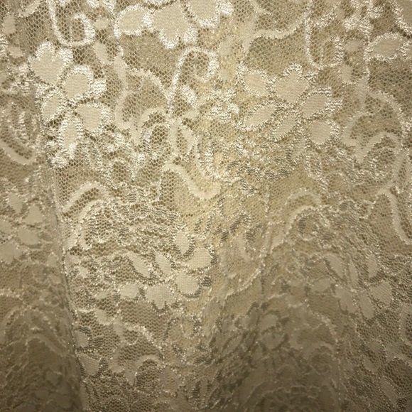 All lace cream colored flowy tank - Picture 3 of 3